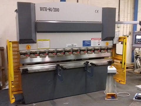 1. 2.5m 80t press brake