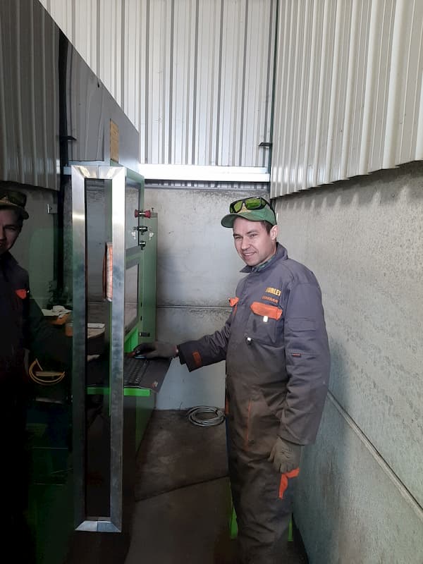 1530 titan fibre laser customer training and installation web
