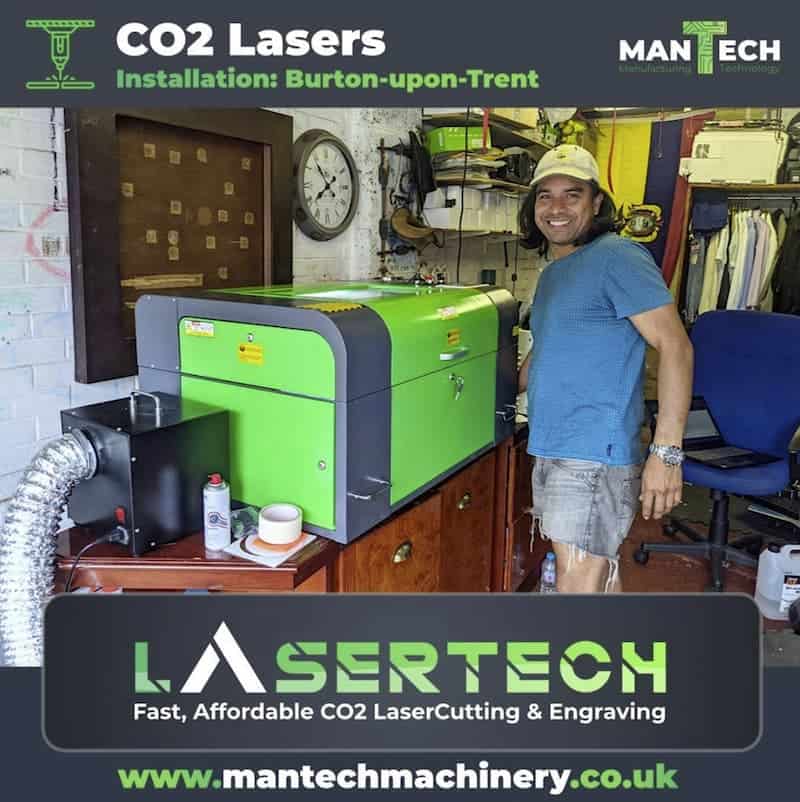 Desktop laser cutter butonontrent